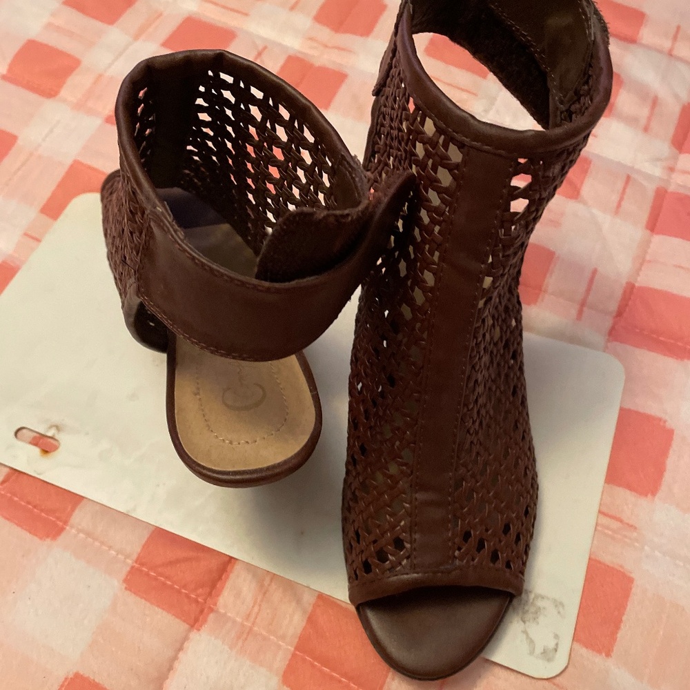 Women’s heels size 7.  Comfort. Velcro backs